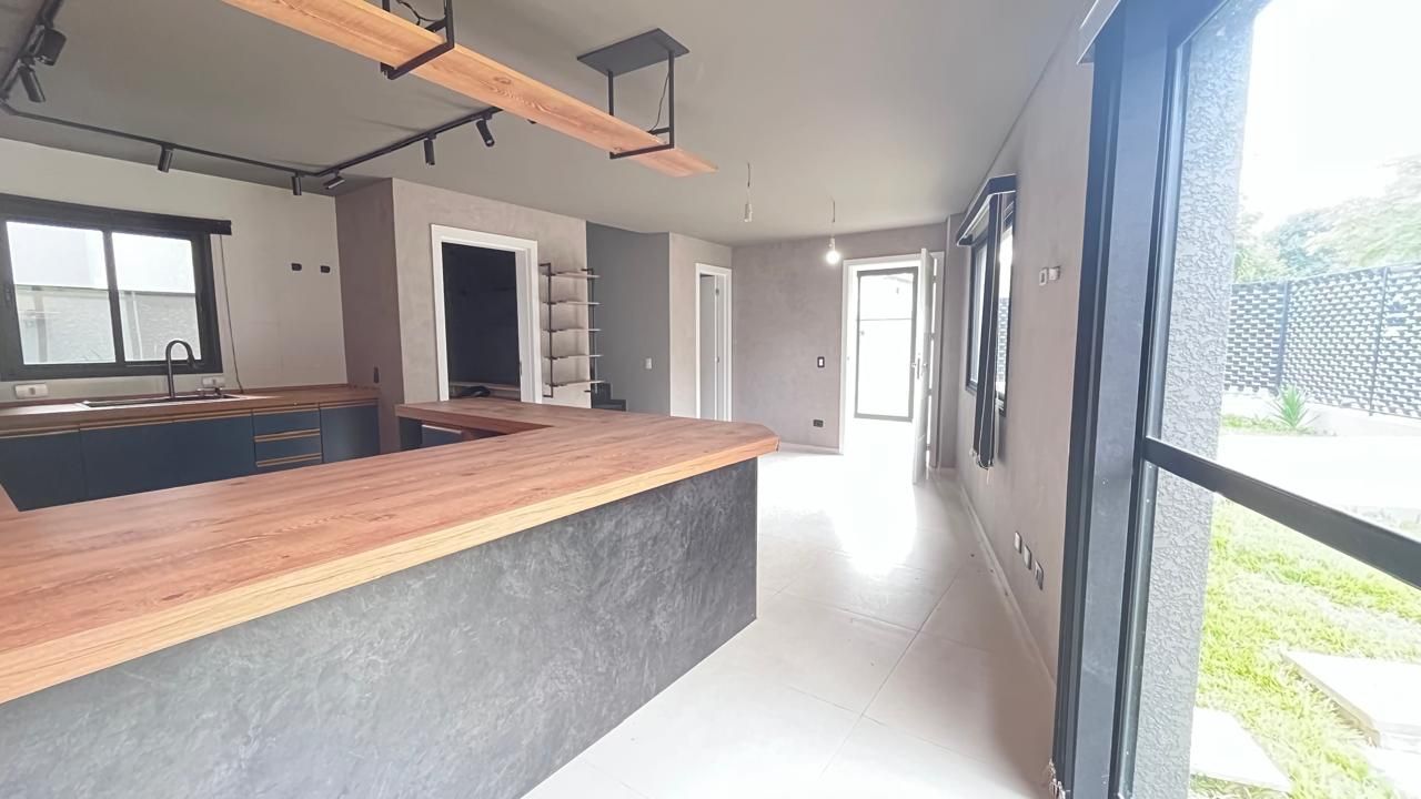Sobrado com quintal, 3 dormitórios à venda, 120 m² por R$ 770....
