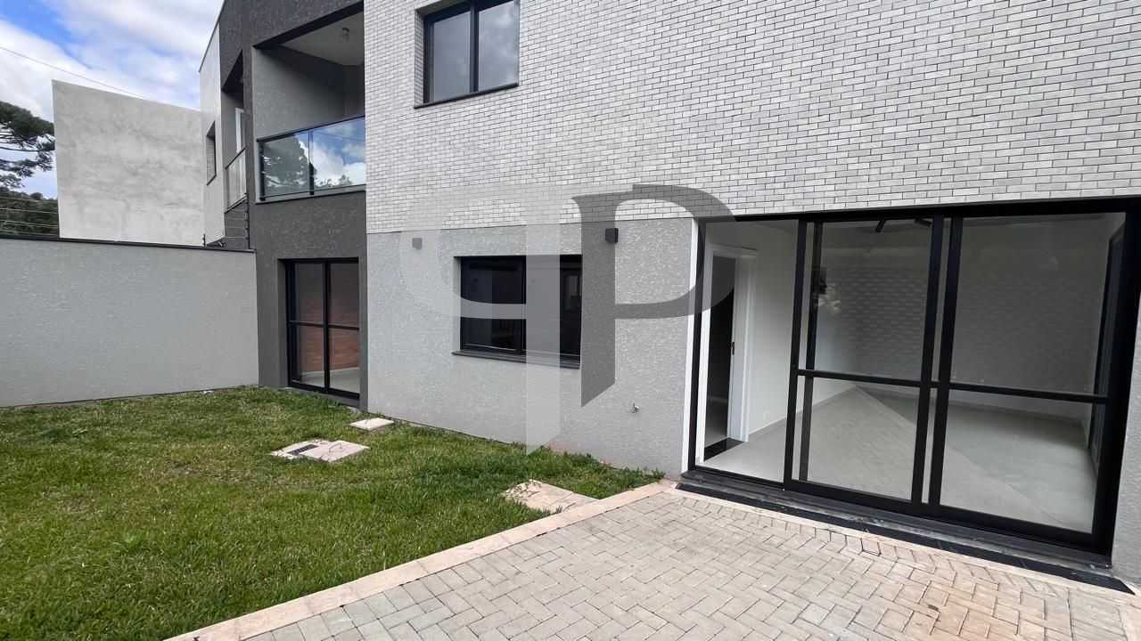 Sobrado com quintal, 3 dormitórios à venda, 120 m² por R$ 770....
