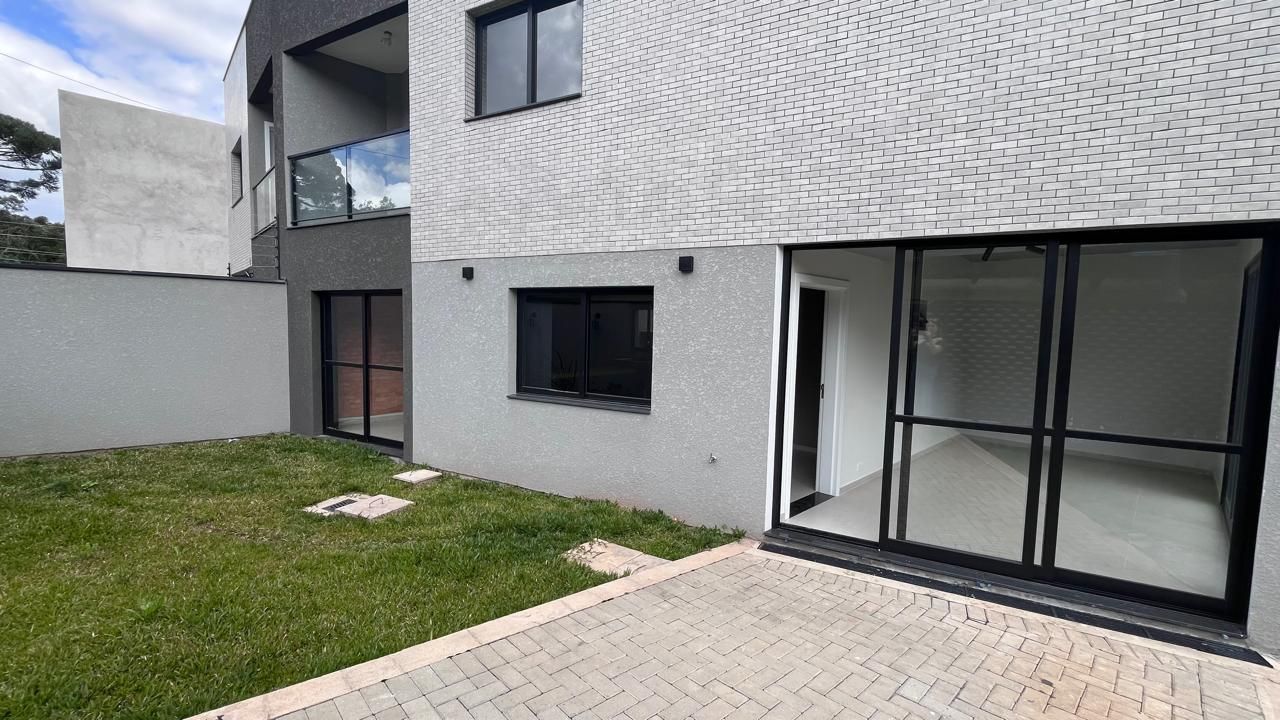 Sobrado com quintal, 3 dormitórios à venda, 120 m² por R$ 770....