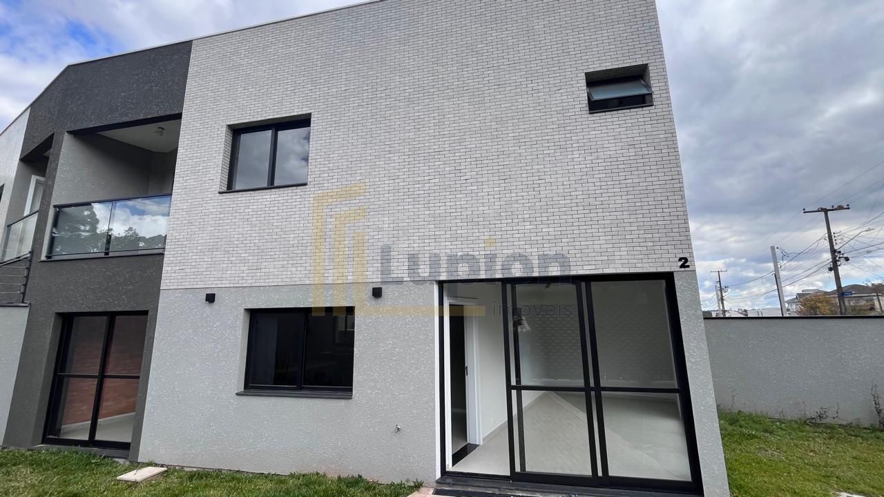 Sobrado com quintal, 3 dormitórios à venda, 120 m² por R$ 770....