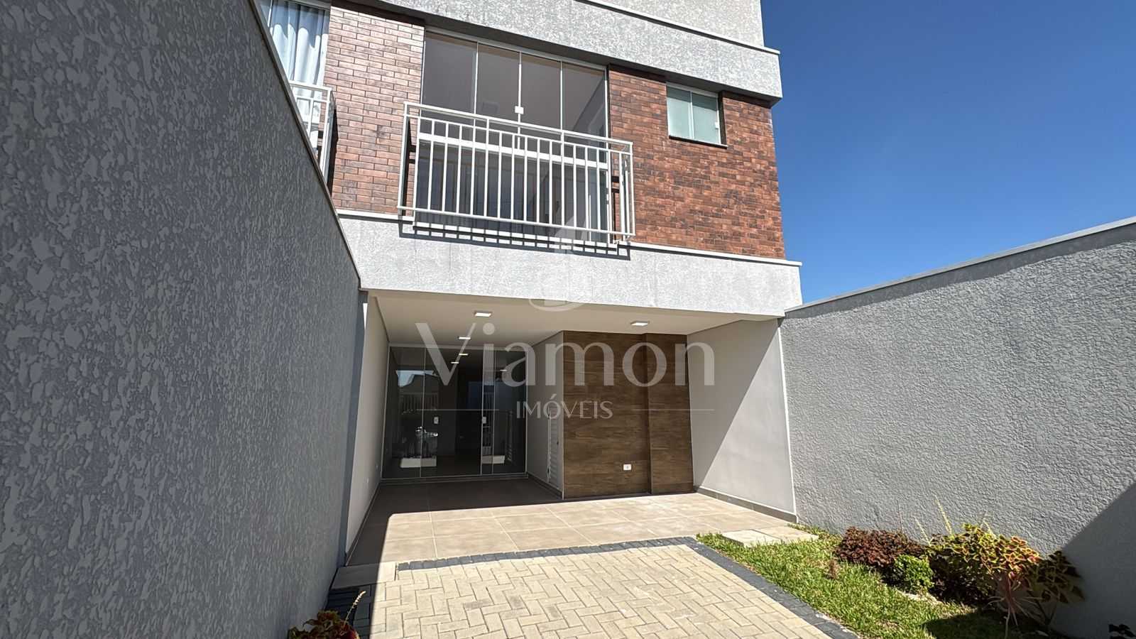 Sobrado com 3 dormitórios, sendo 1 suíte à venda, 102 m² por R...