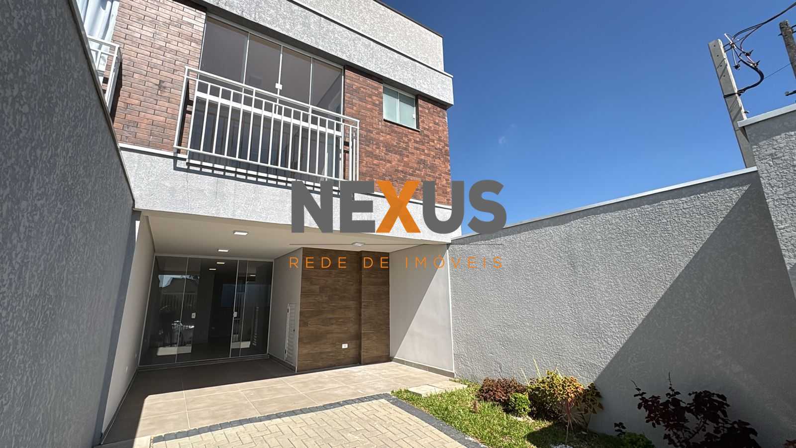 Sobrado com 3 dormitórios, sendo 1 suíte à venda, 102 m² por R...