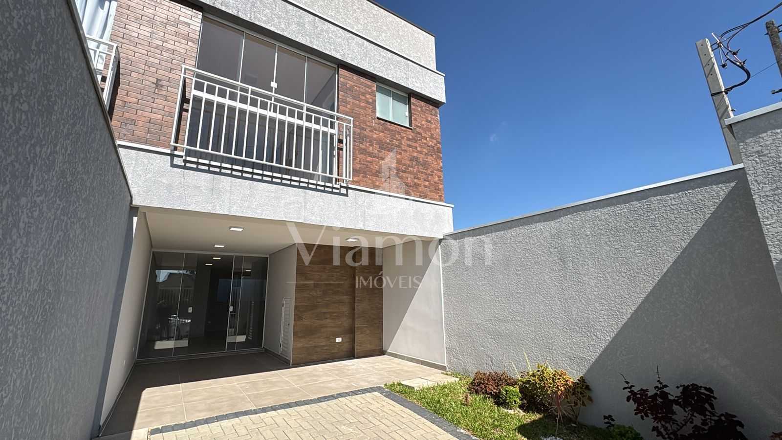 Sobrado com 3 dormitórios, sendo 1 suíte à venda, 102 m² por R...