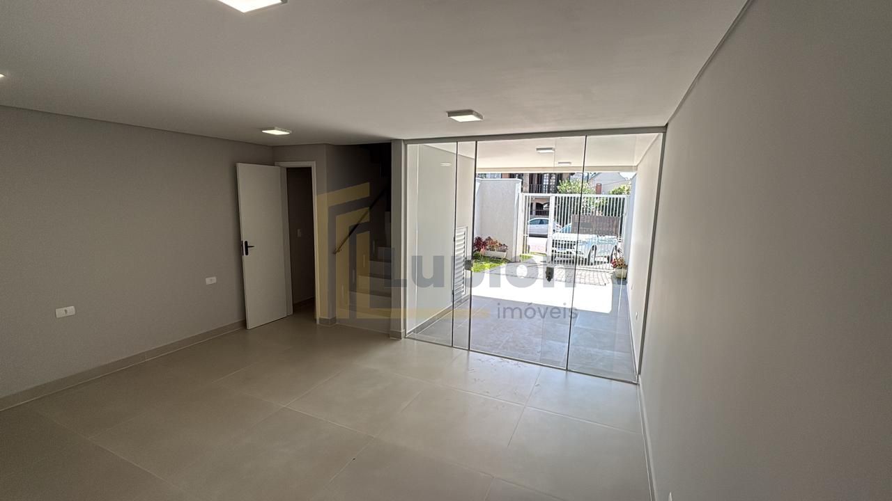 Sobrado com 3 dormitórios, sendo 1 suíte à venda, 102 m² por R...