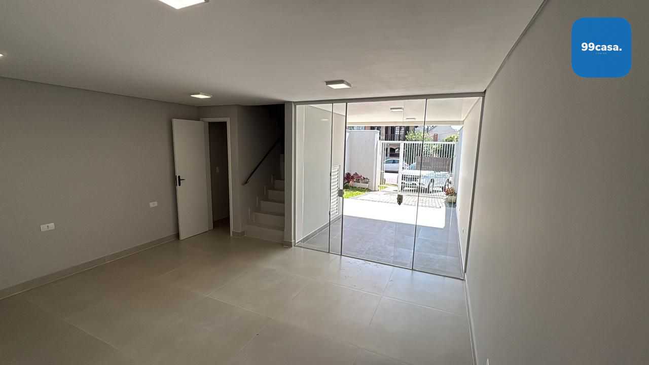 Sobrado com 3 dormitórios, sendo 1 suíte à venda, 102 m² por R...
