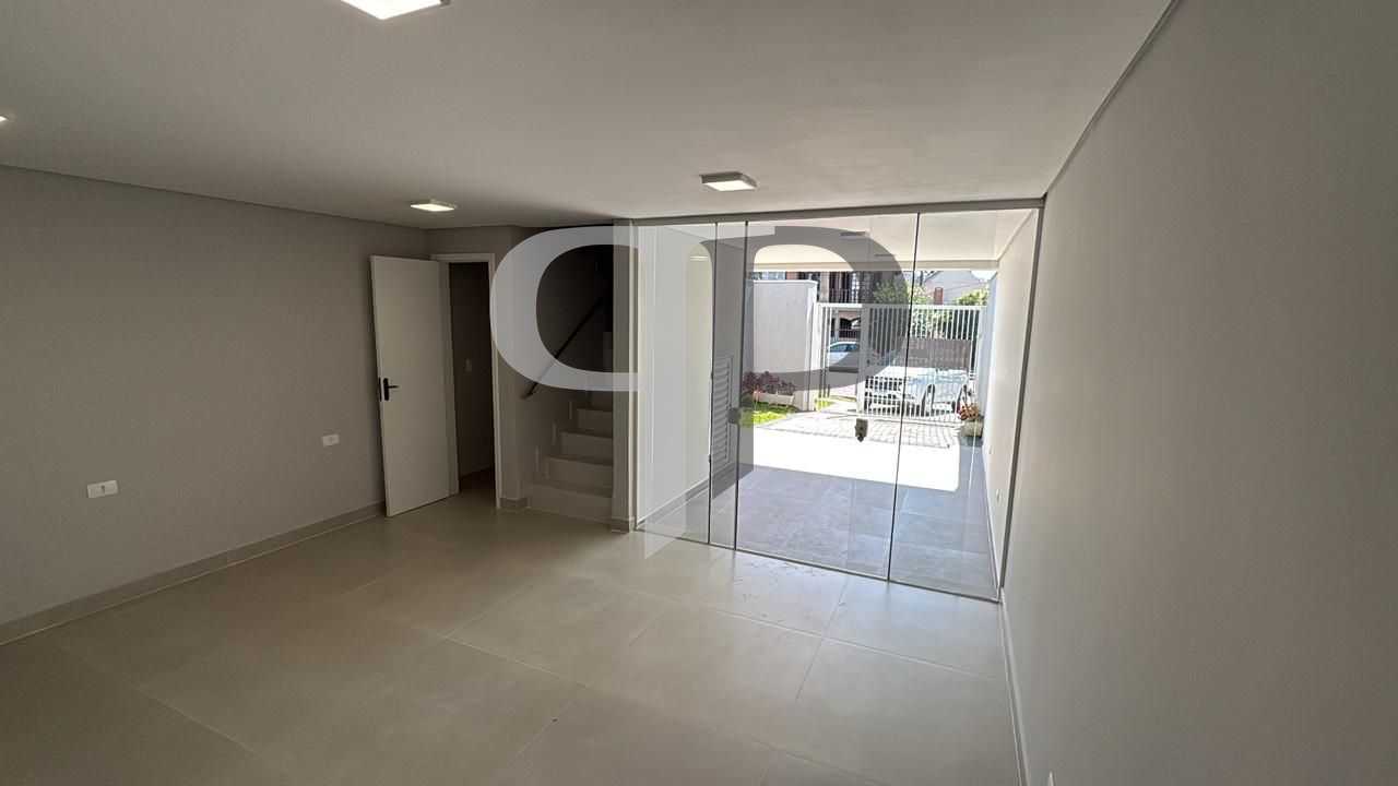 Sobrado com 3 dormitórios, sendo 1 suíte à venda, 102 m² por R...
