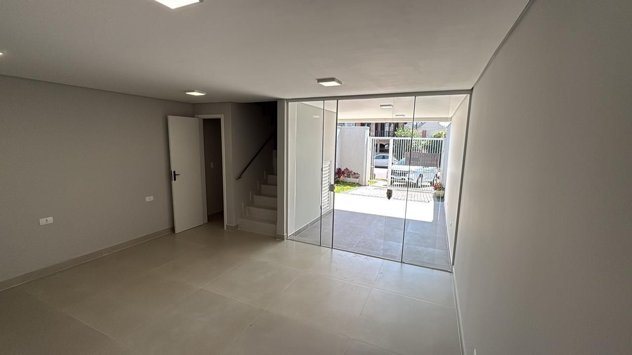 Sobrado com 3 dormitórios, sendo 1 suíte à venda, 102 m² por R...
