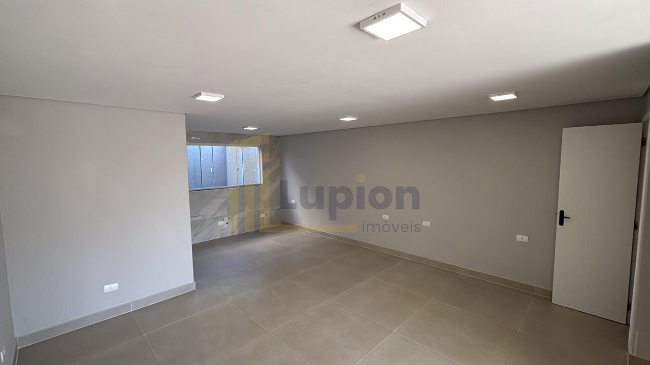 Sobrado com 3 dormitórios, sendo 1 suíte à venda, 102 m² por R...