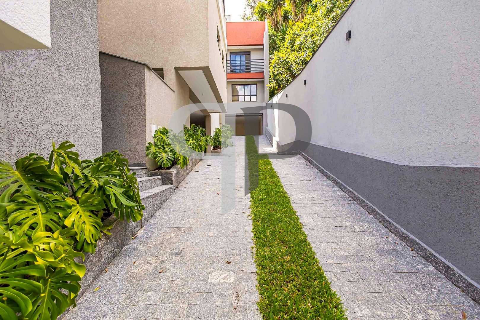 Sobrado com 3 suítes e terraço à venda, 246 m² por R$ 1.490.00...