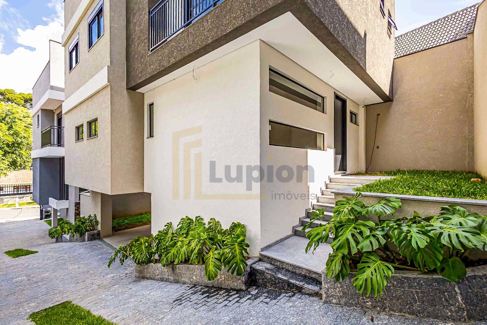 Casa maravilhosa com três pavimentos e 3 dormitórios, sendo 1 ...