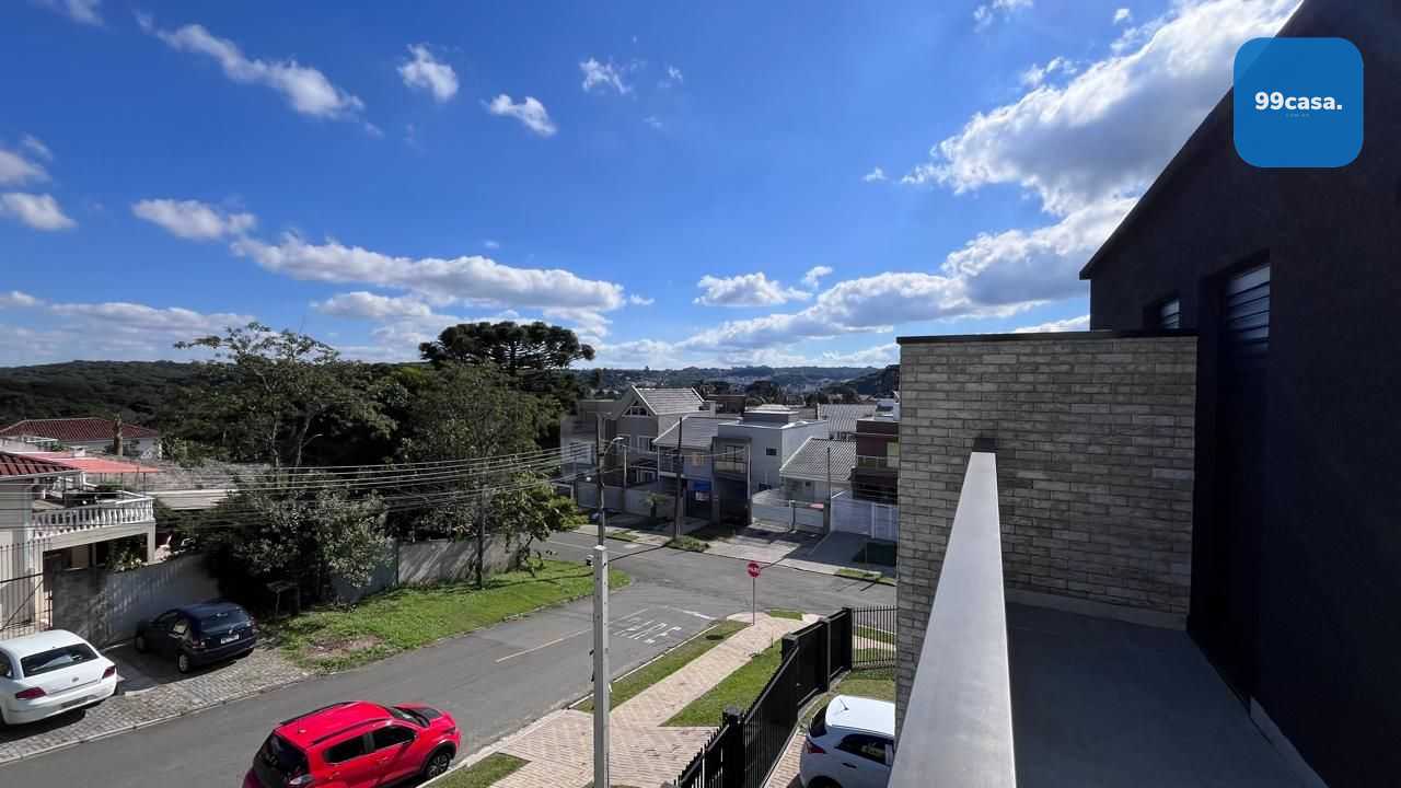 Sobrado com 3 dormitórios,sendo 1 suíte e amplo terraço à vend...