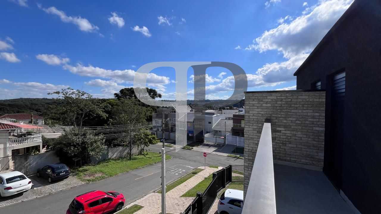 Sobrado com 3 dormitórios,sendo 1 suíte e amplo terraço à vend...