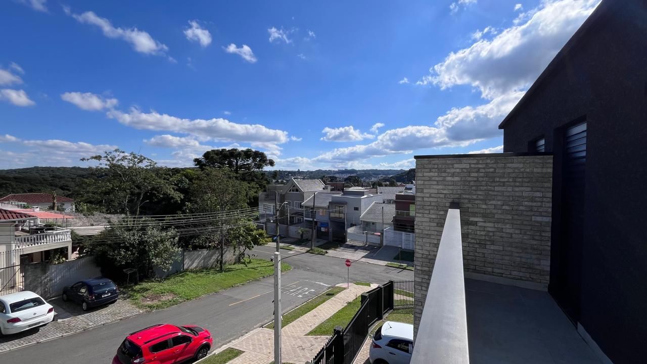 Sobrado com 3 dormitórios,sendo 1 suíte e amplo terraço à vend...