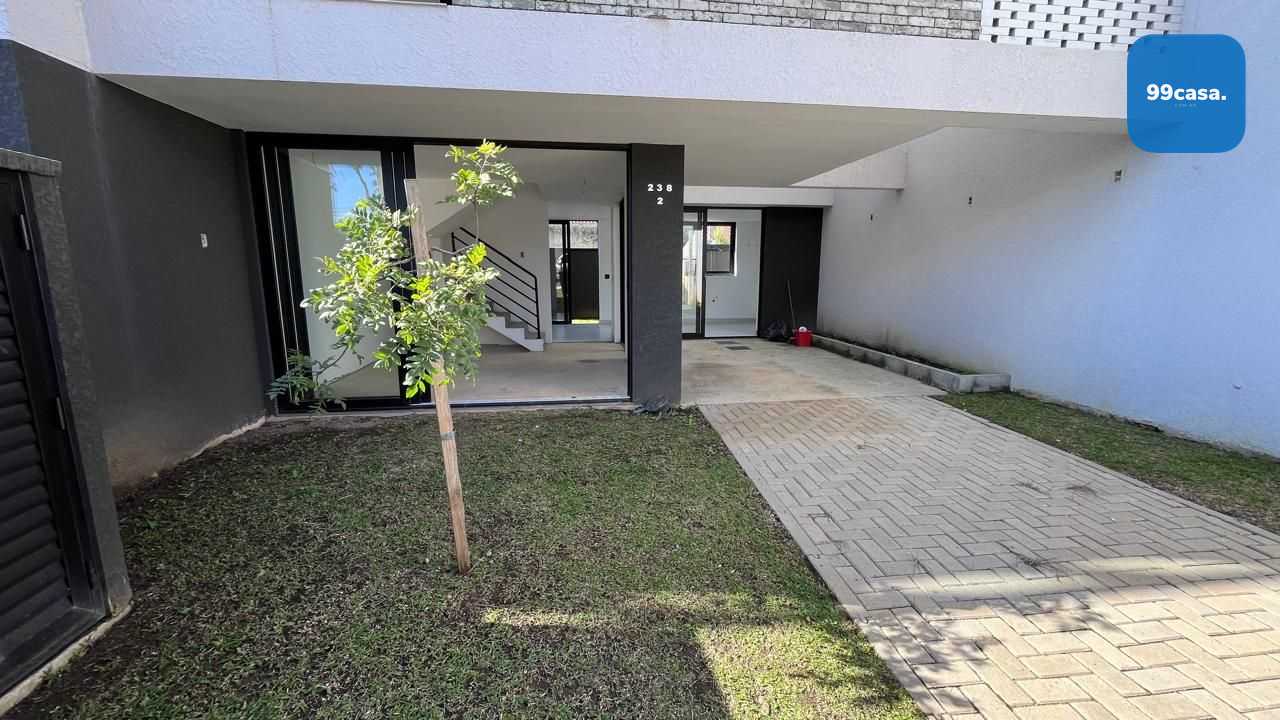 Sobrado com 3 dormitórios,sendo 1 suíte e amplo terraço à vend...
