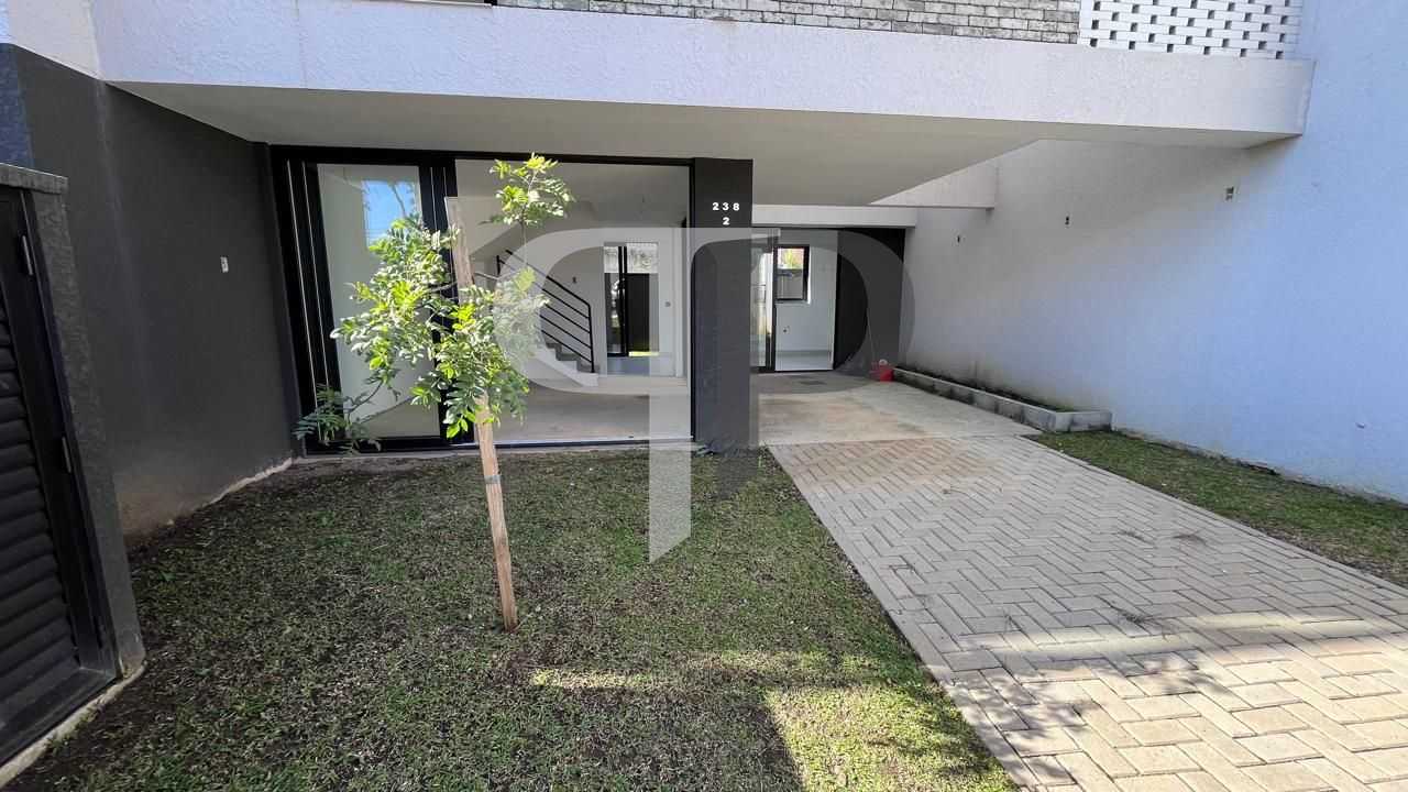 Sobrado com 3 dormitórios,sendo 1 suíte e amplo terraço à vend...