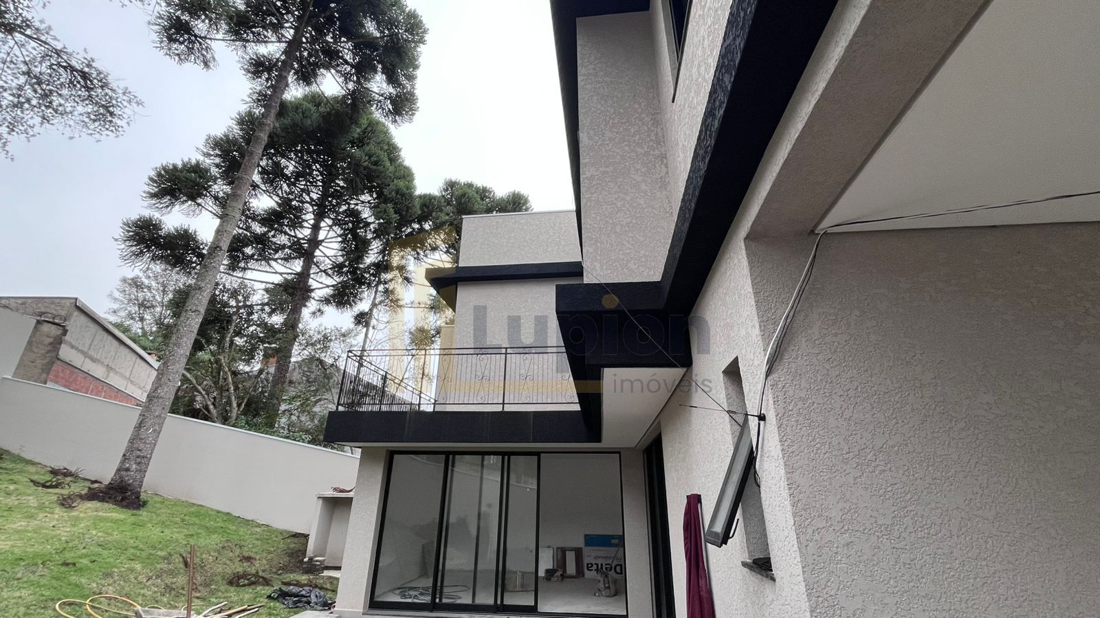 Sobrado com 3 suítes, 5 vagas à venda, 168 m² por R$ 1.250.000...