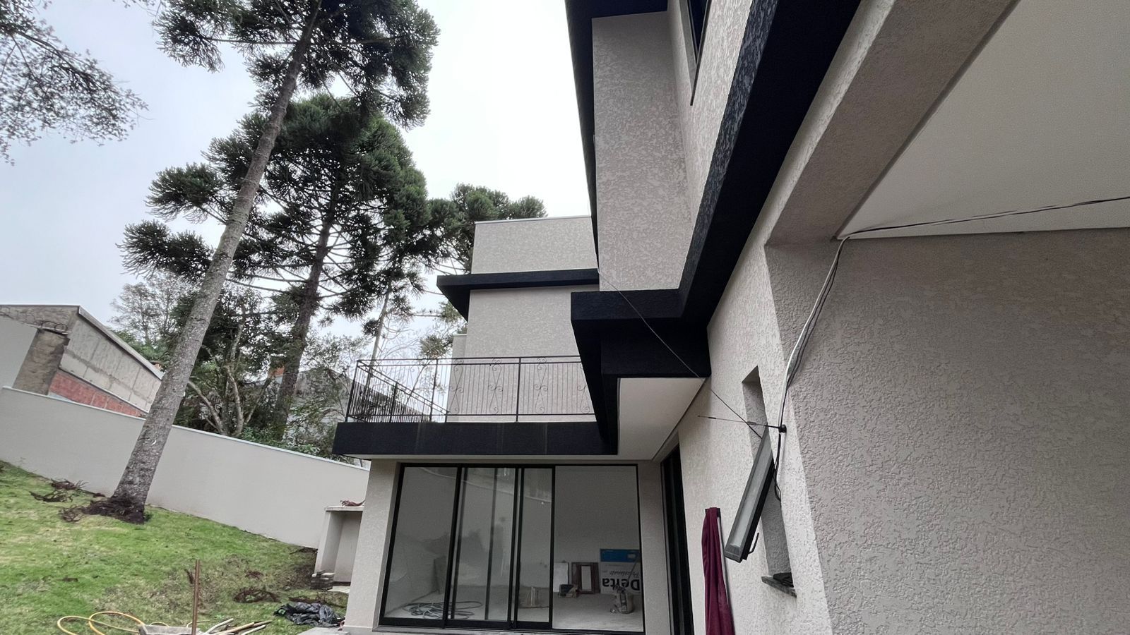 Sobrado com 3 suítes, 5 vagas à venda, 168 m² por R$ 1.250.000...