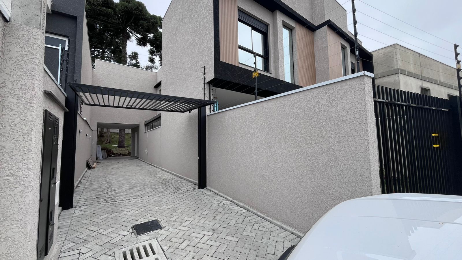Sobrado com 3 suítes, 5 vagas à venda, 168 m² por R$ 1.250.000...