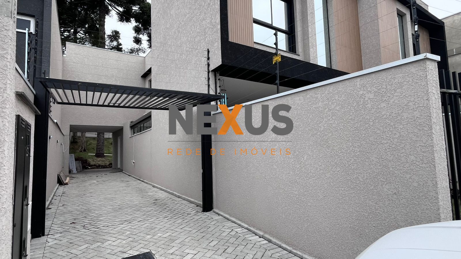 Sobrado com 3 suítes, 5 vagas à venda, 168 m² por R$ 1.250.000...