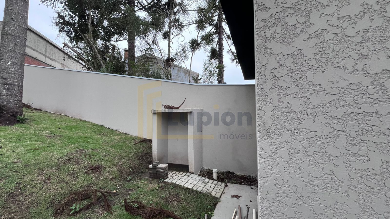 Sobrado com 3 suítes, 5 vagas à venda, 168 m² por R$ 1.250.000...