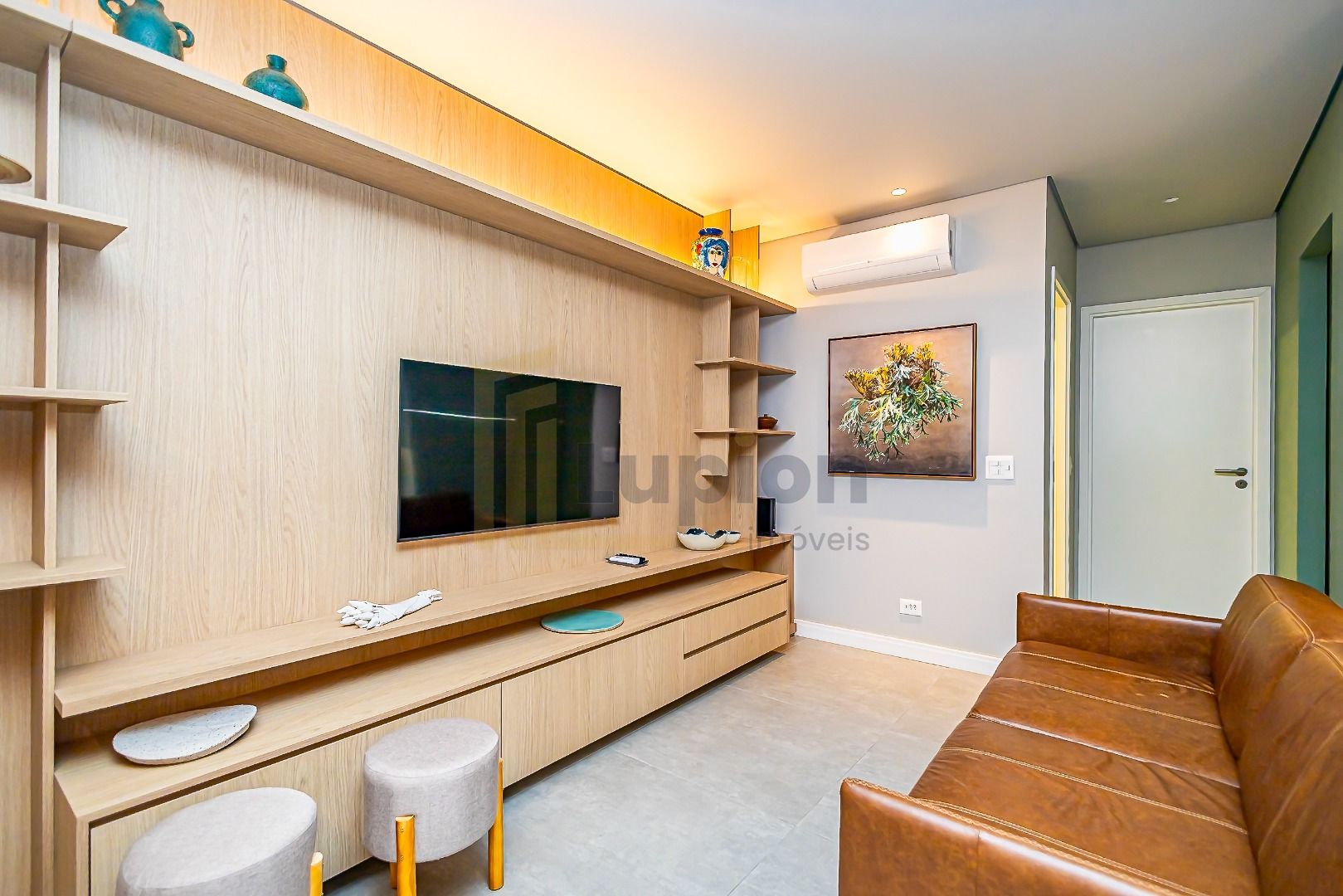 Apartamento mobiliado, 2 dormitórios sendo 1 suíte à venda, 75...