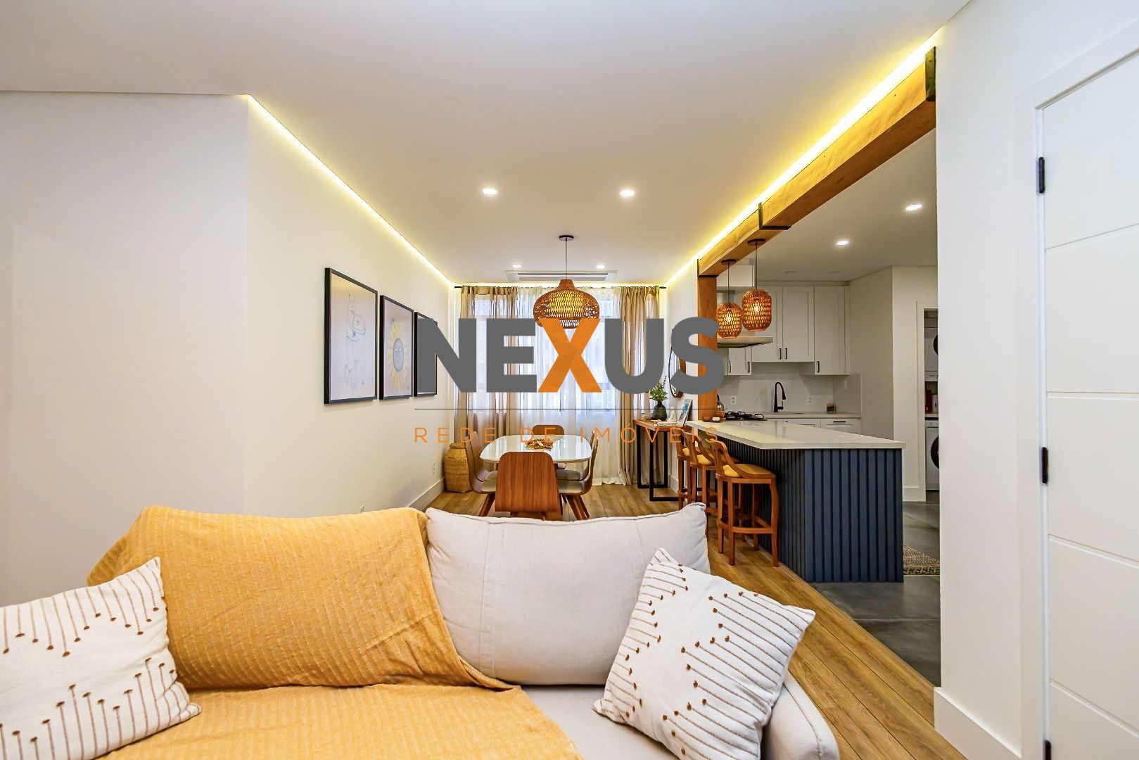 Apartamento reformado e mobiliado com 3 dormitórios à venda, 1...