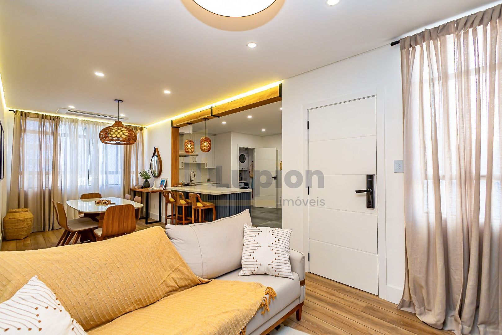 Apartamento reformado e mobiliado com 3 dormitórios à venda, 1...