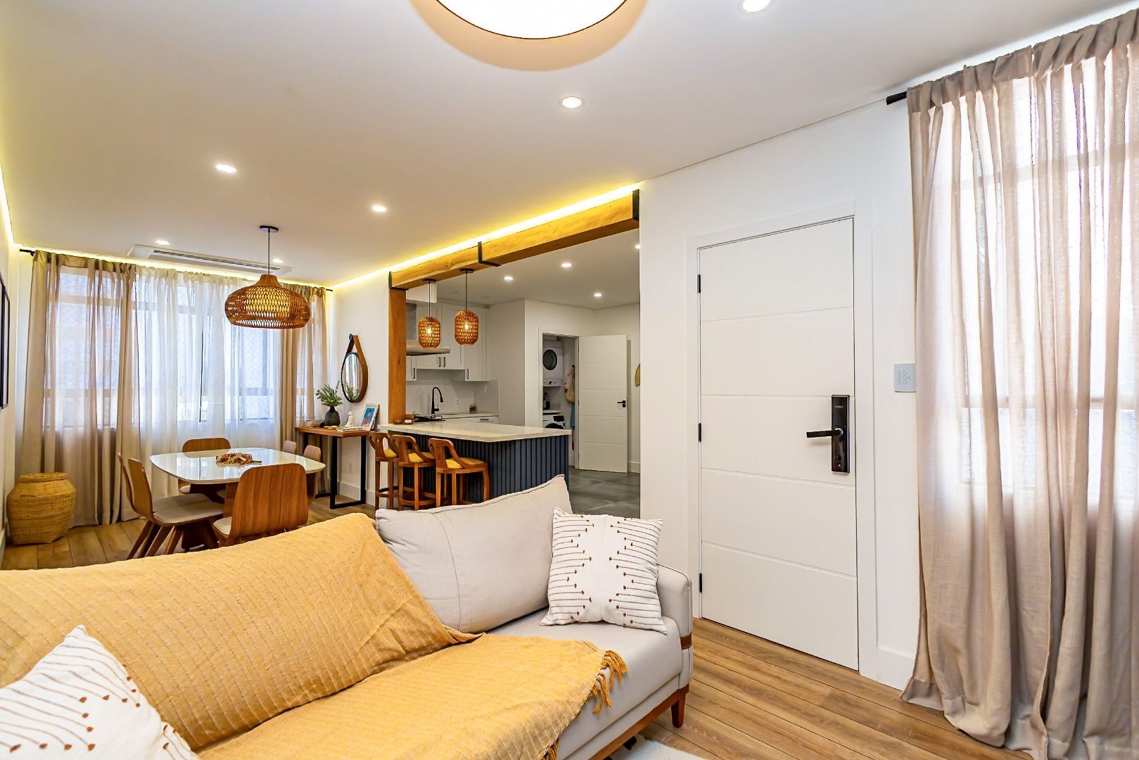 Apartamento reformado e mobiliado com 3 dormitórios à venda, 1...