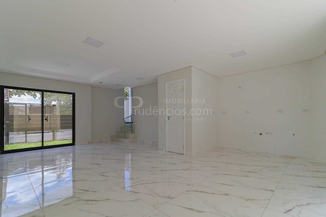 Sobrado à venda 3 Quartos, no pinheirinho, CURITIBA - PR