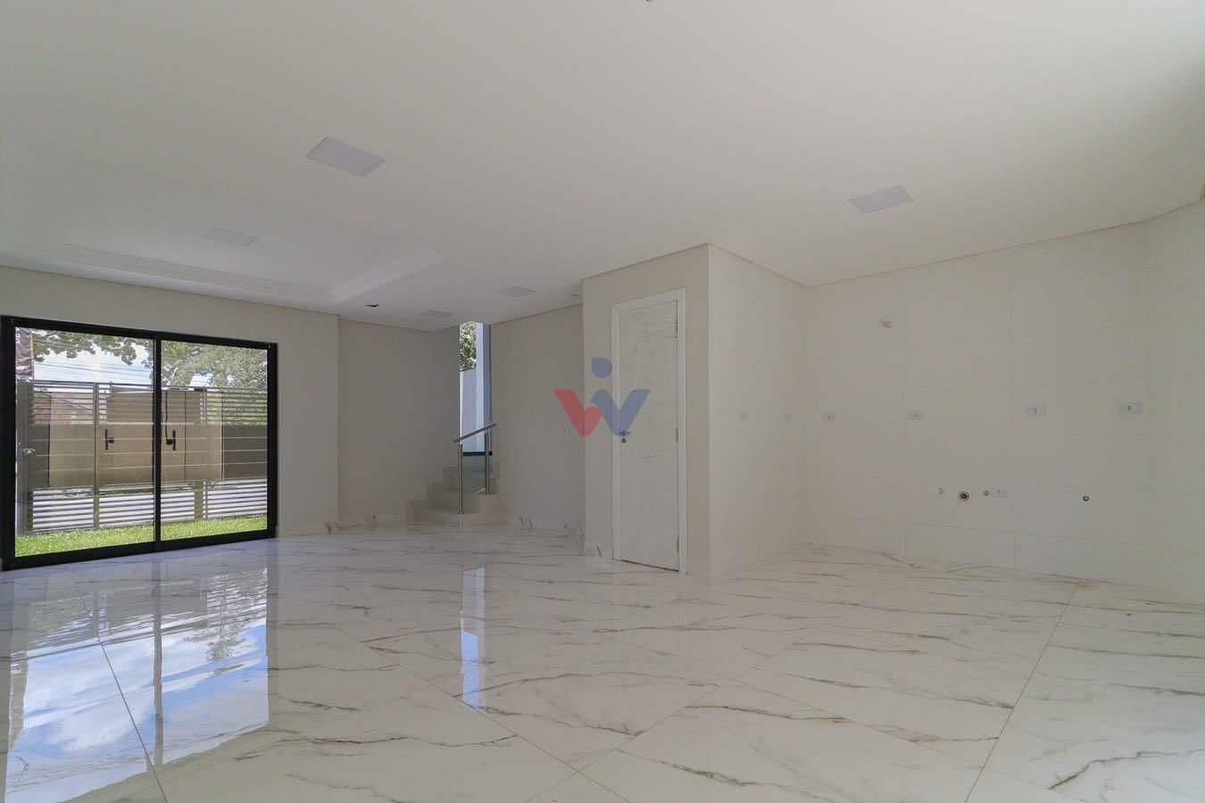 Sobrado à venda 3 Quartos, no pinheirinho, CURITIBA - PR