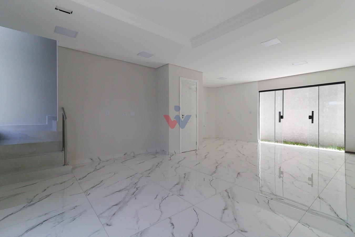 Sobrado à venda 3 Quartos, no pinheirinho, CURITIBA - PR