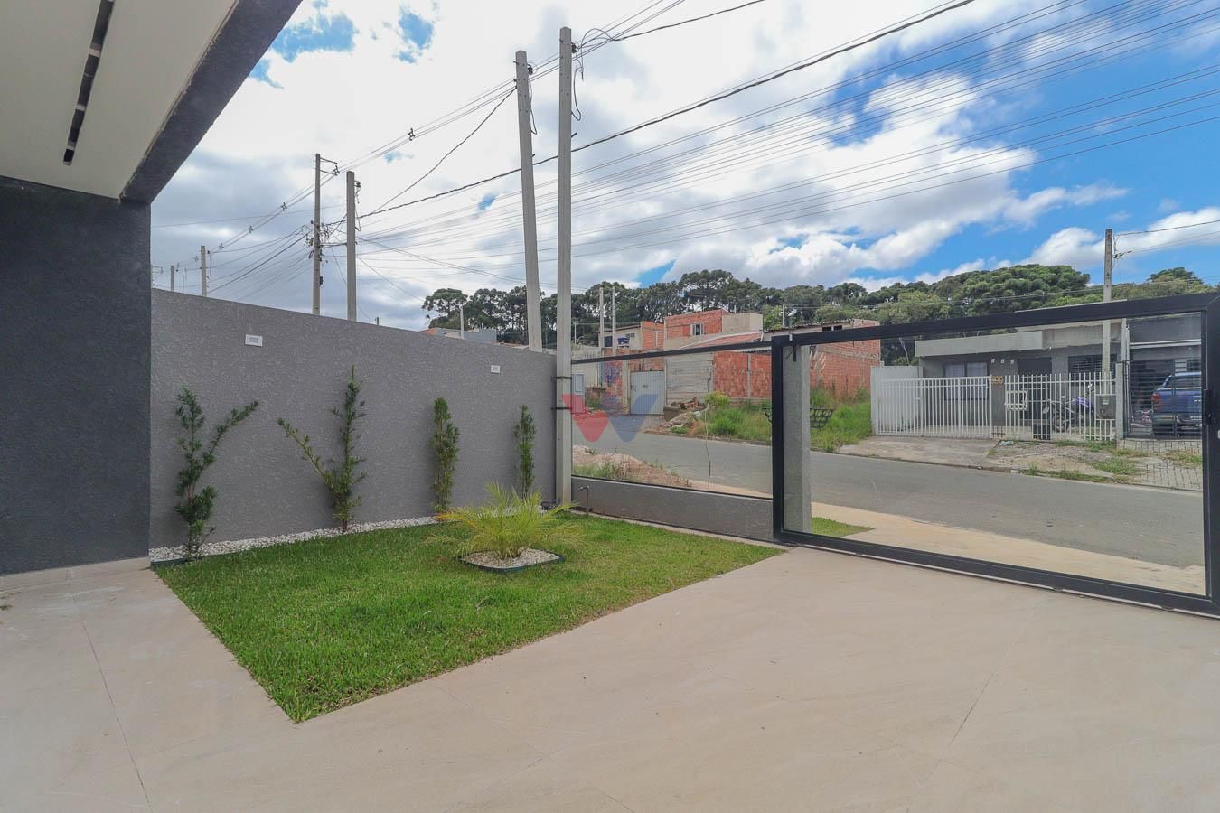 Casa Moderna com Piscina e Pé-Direito Alto no Jardim Brasil - ...