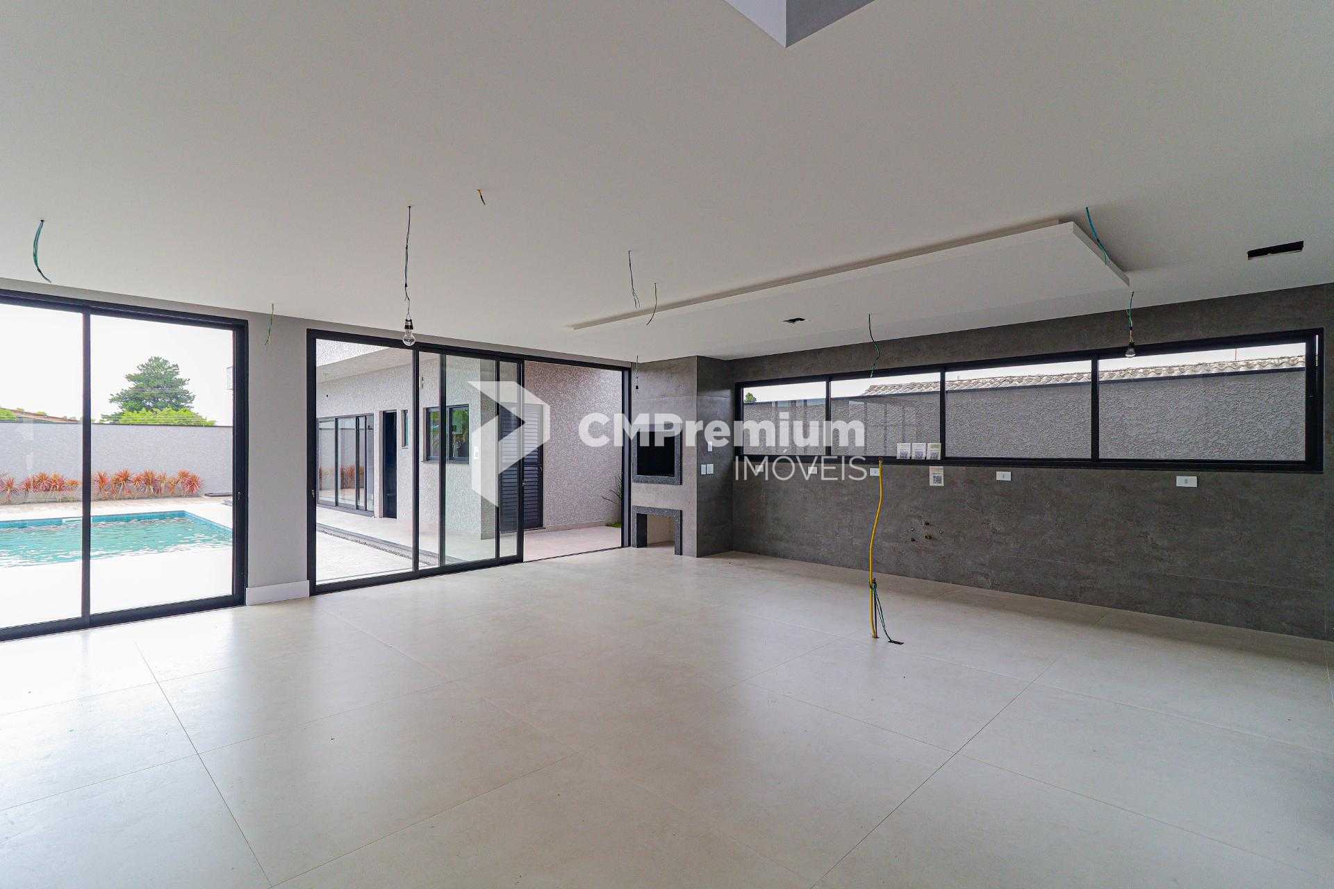 Sobrado de Alto Padrão com 4 Suítes e Piscina - Sustentável e ...