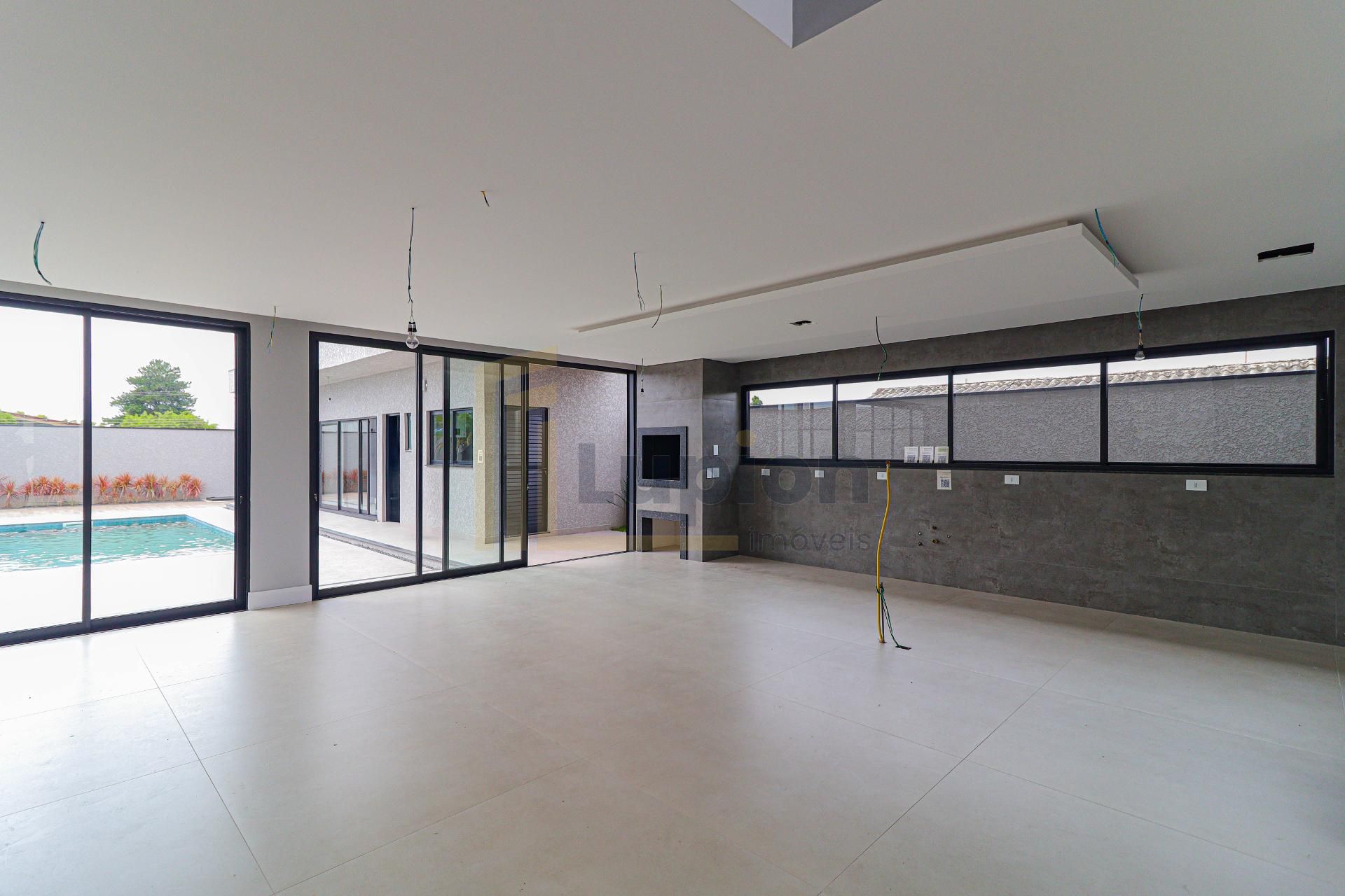 Sobrado de Alto Padrão com 4 Suítes e Piscina - Sustentável e ...