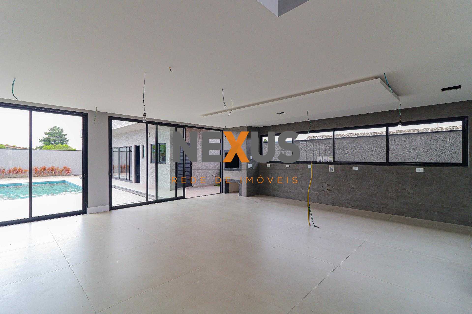 Sobrado de Alto Padrão com 4 Suítes e Piscina - Sustentável e ...