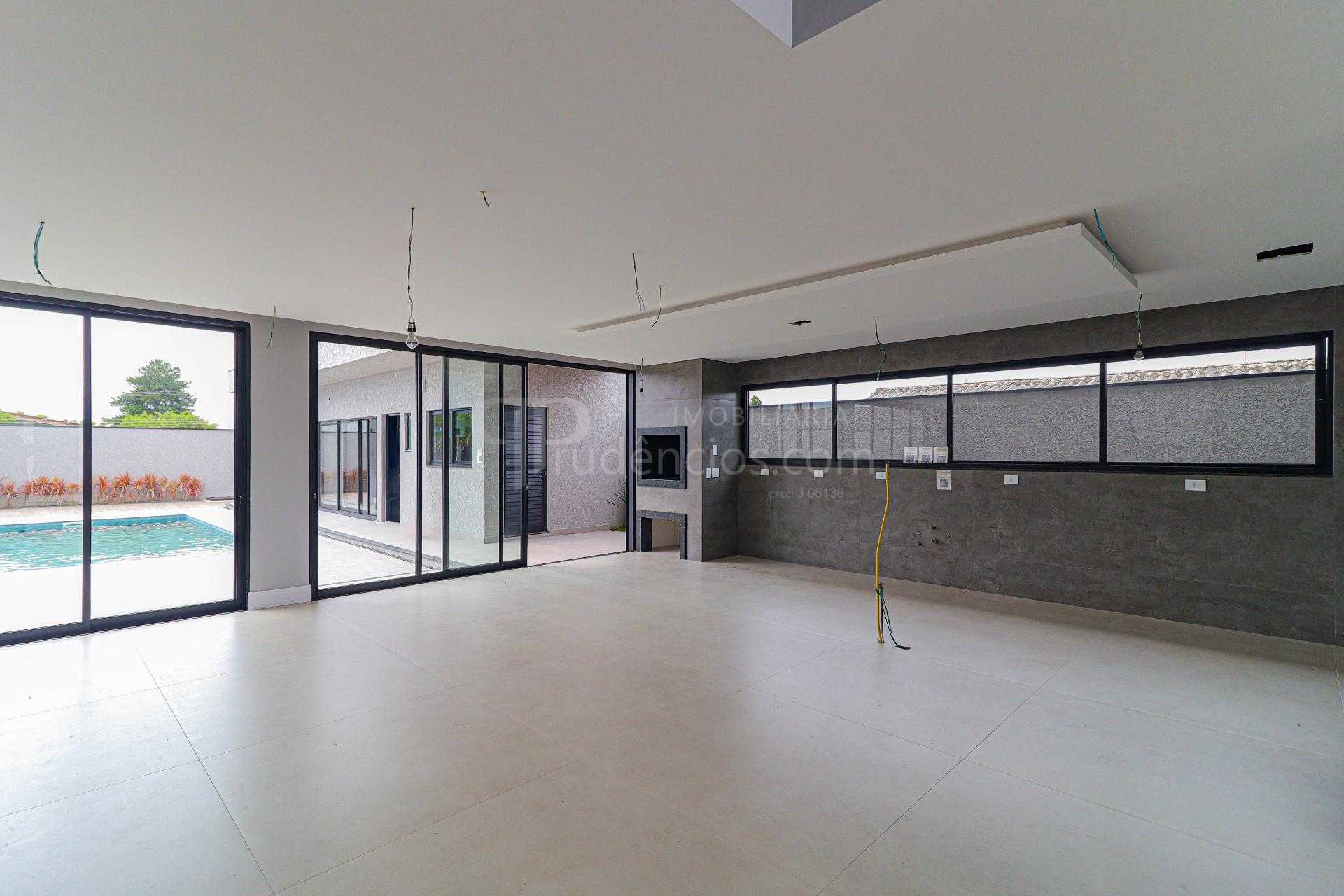 Sobrado de Alto Padrão com 4 Suítes e Piscina - Sustentável e ...