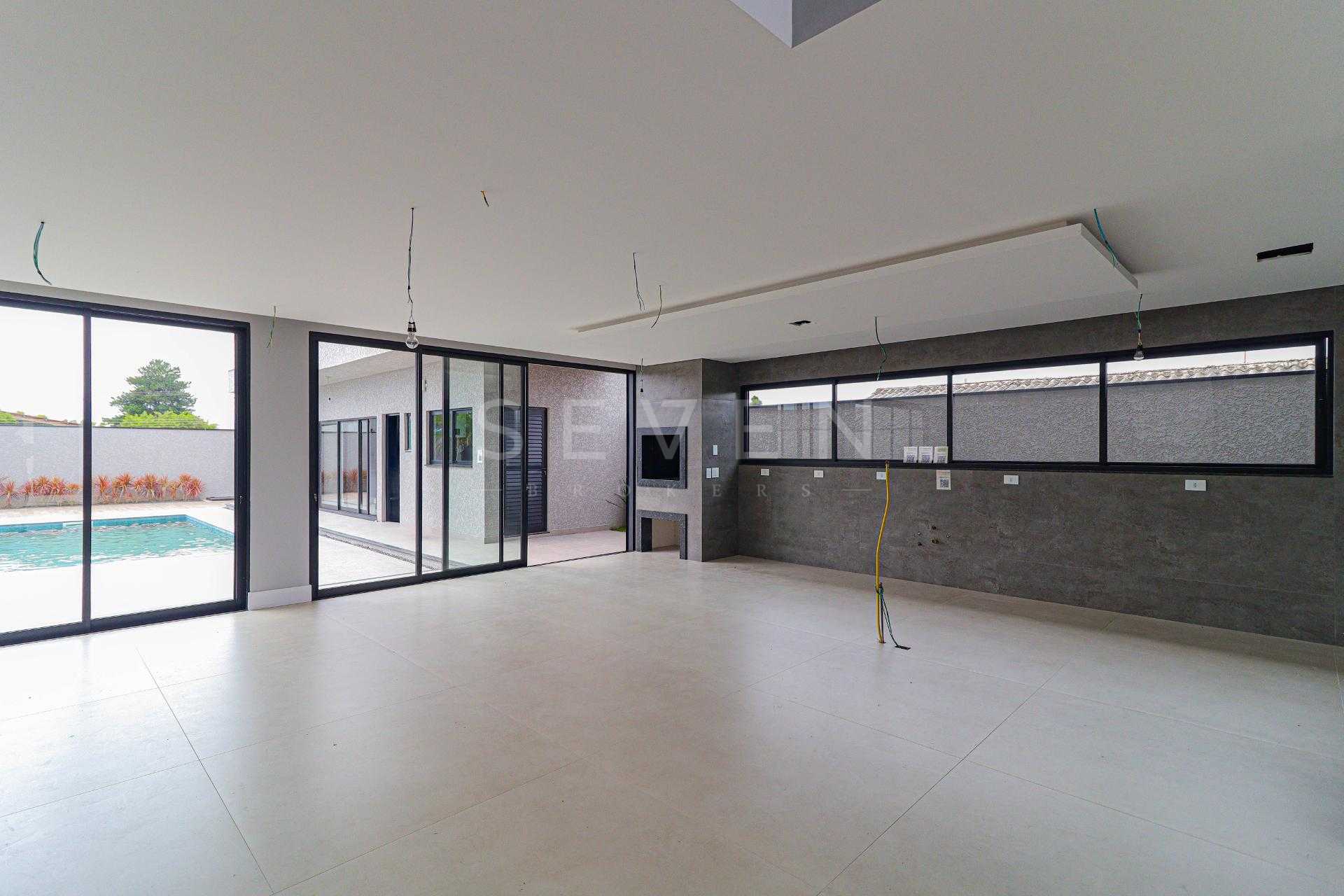 Sobrado de Alto Padrão com 4 Suítes e Piscina - Sustentável e ...