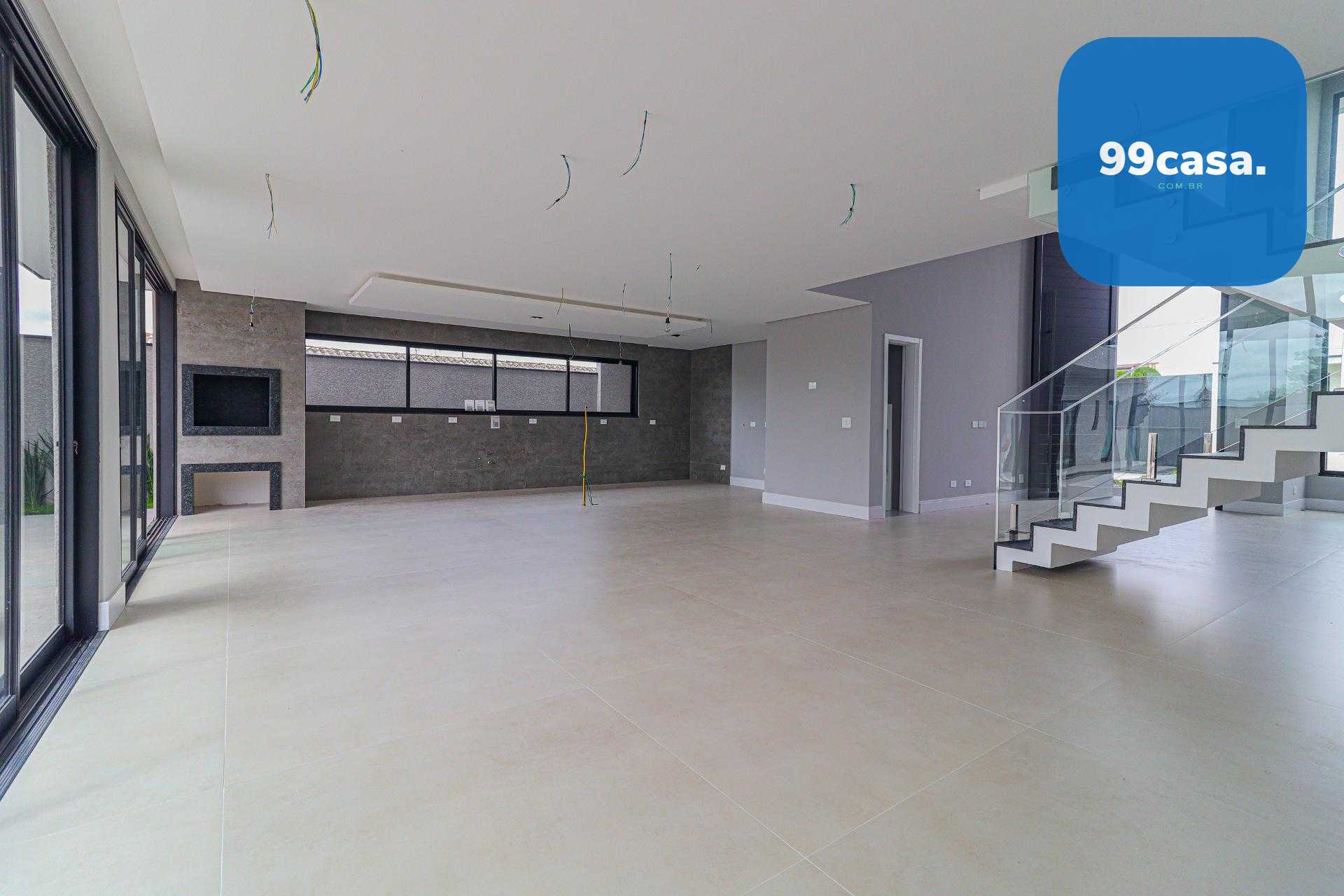 Sobrado de Alto Padrão com 4 Suítes e Piscina - Sustentável e ...