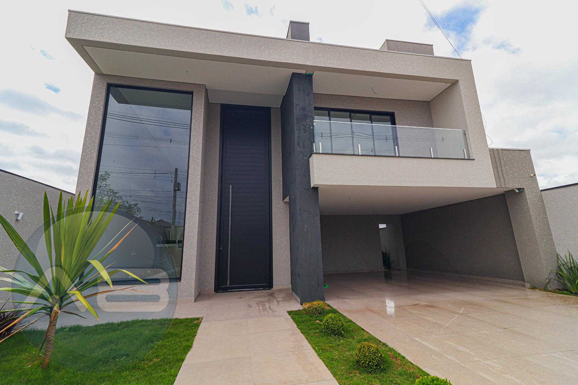 Sobrado de Alto Padrão com 4 Suítes e Piscina - Sustentável e ...