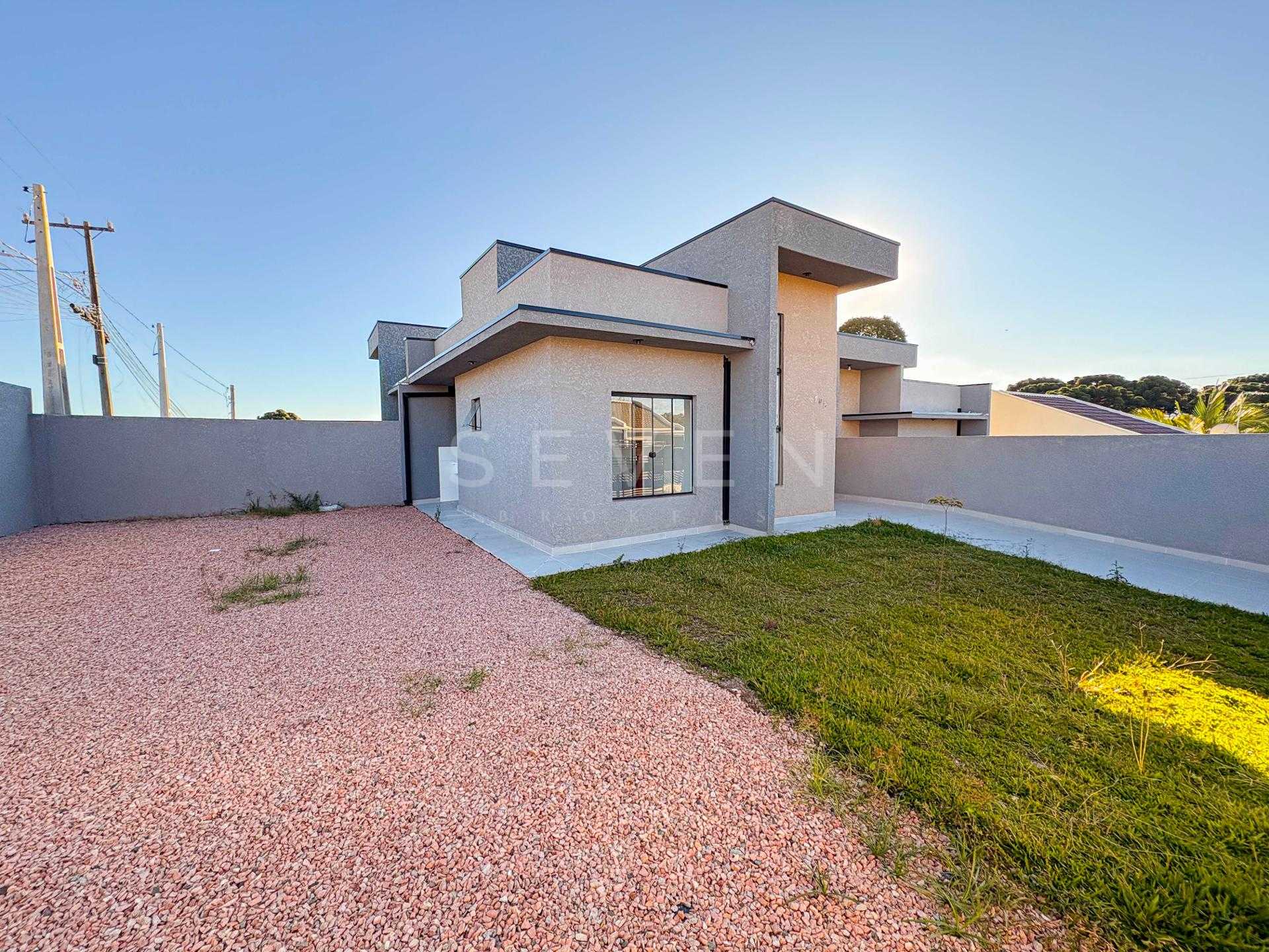 casa de esquina localizada no bairro Gralha Azul, em Fazenda R...
