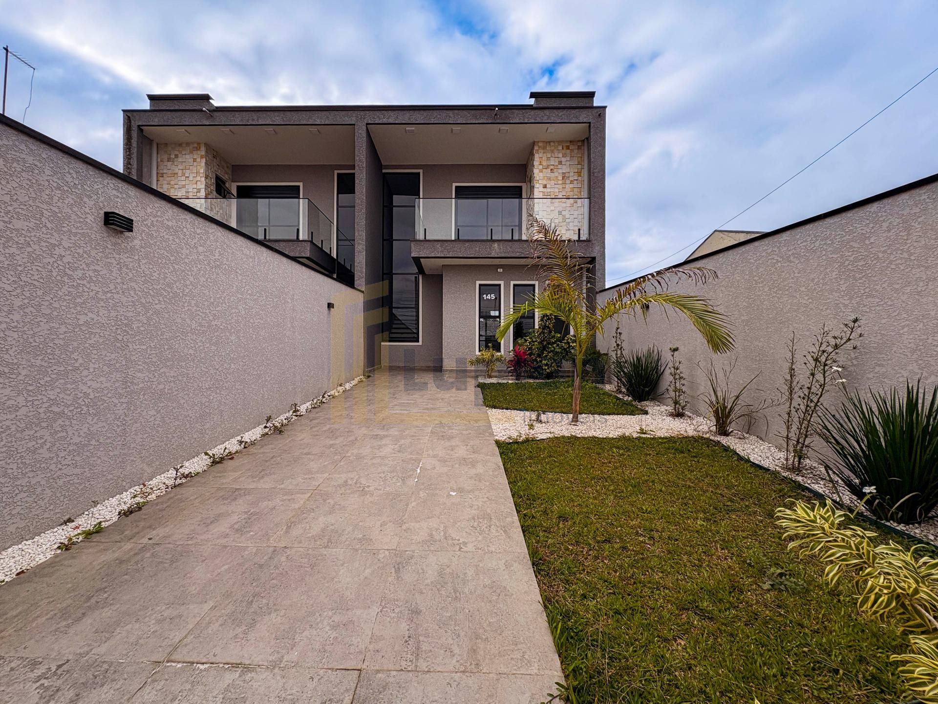 Sobrado Alto Padrão com Piscina e Paisagismo, Bairro Nações  ...