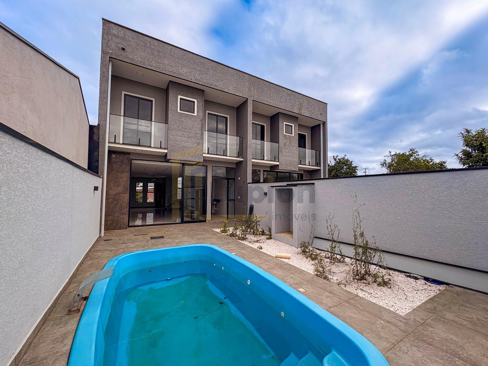 Sobrado Alto Padrão com Piscina e Paisagismo, Bairro Nações  ...