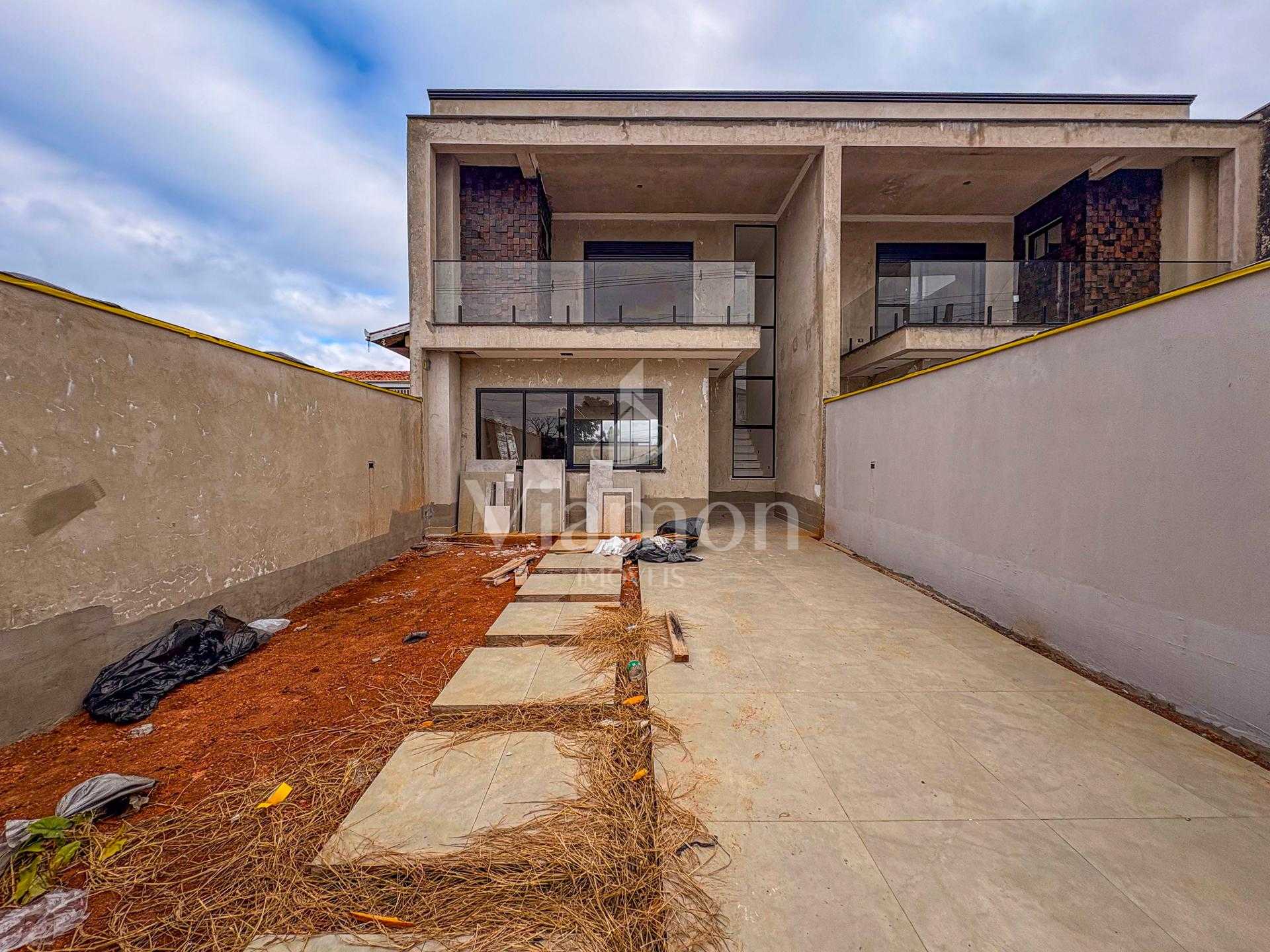 Sobrado Alto Padrão com Piscina à Venda, Bairro Eucaliptos, Fa...