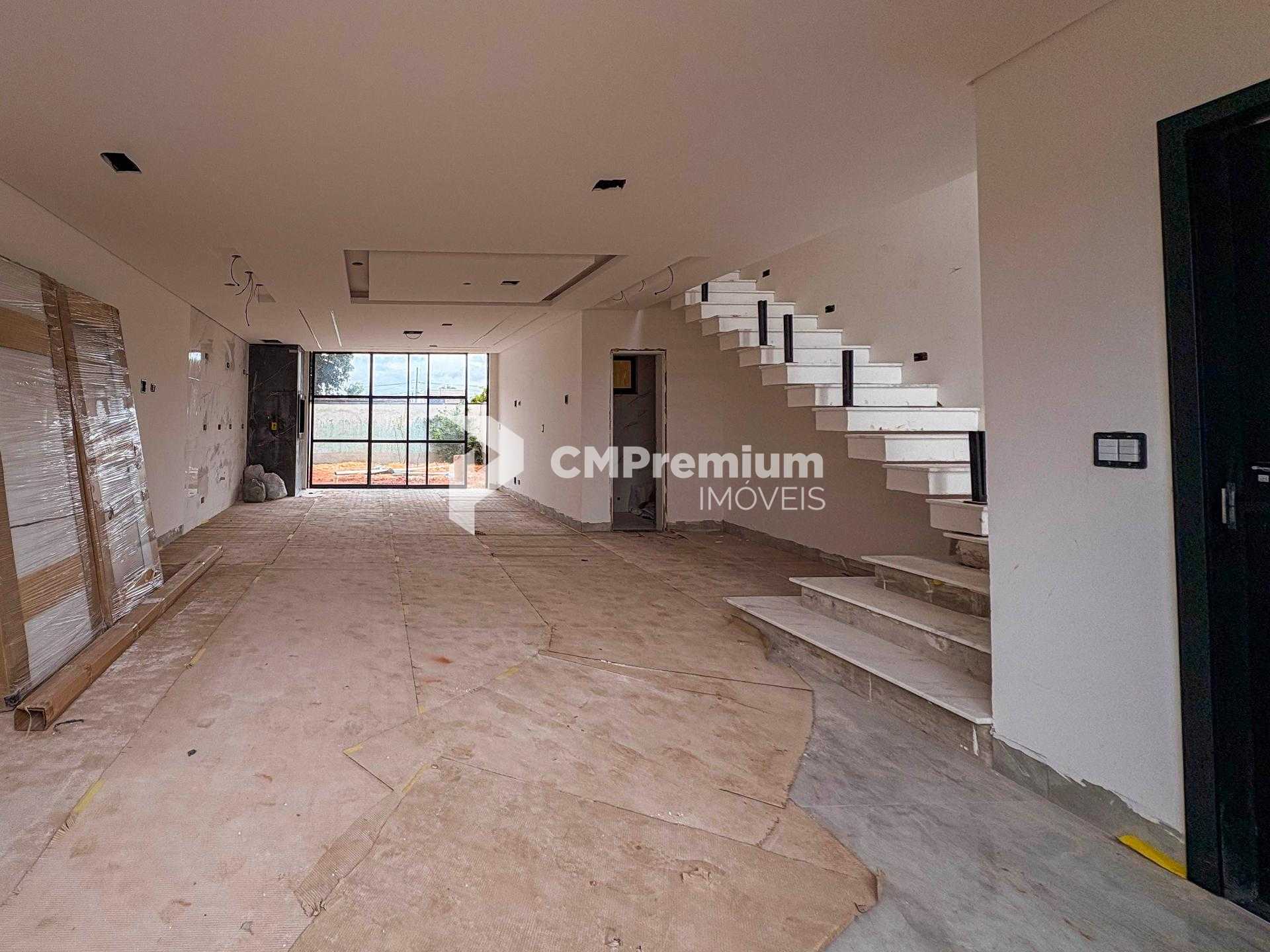 Sobrado Alto Padrão com Piscina à Venda, Bairro Eucaliptos, Fa...