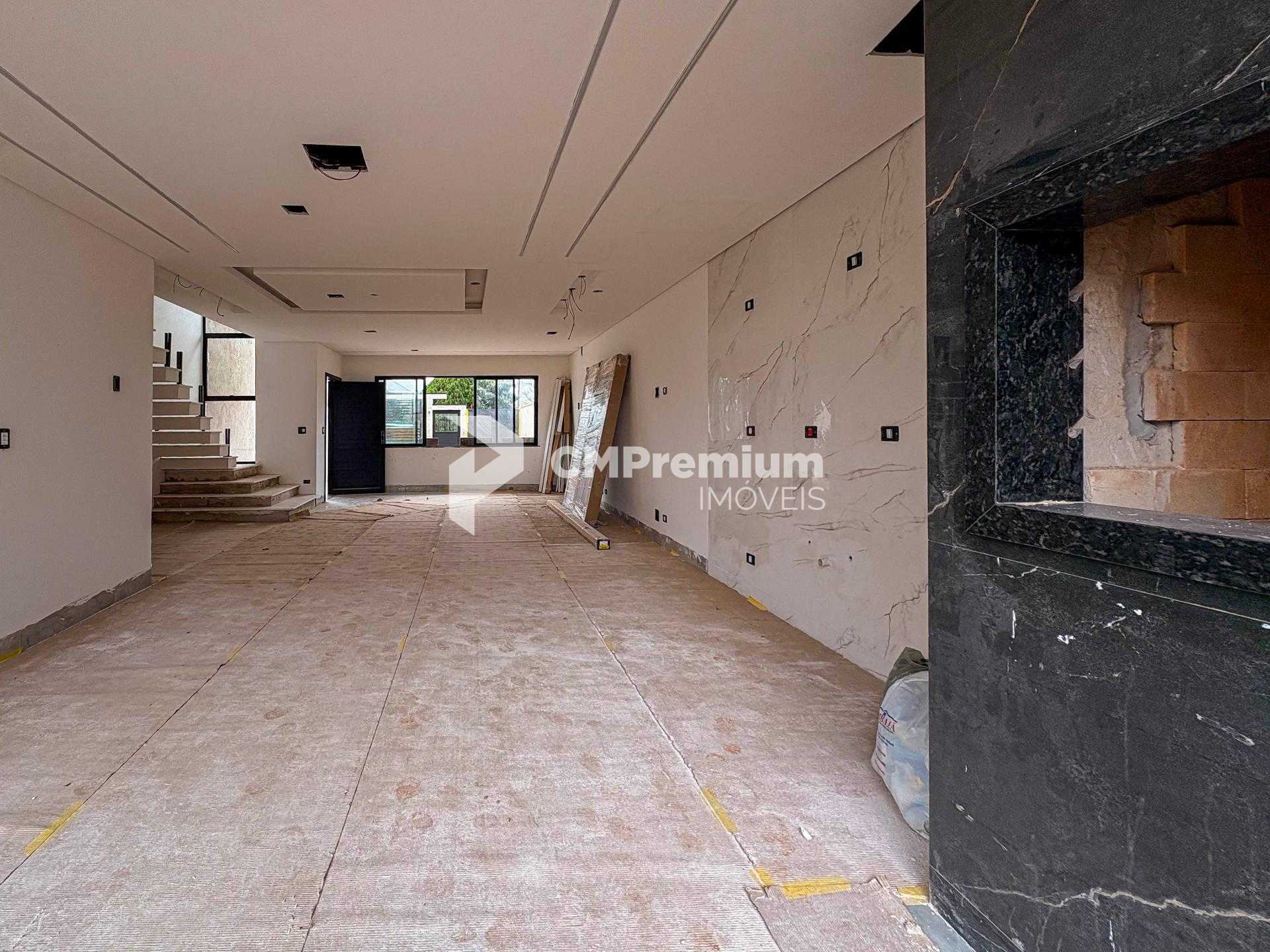 Sobrado Alto Padrão com Piscina à Venda, Bairro Eucaliptos, Fa...