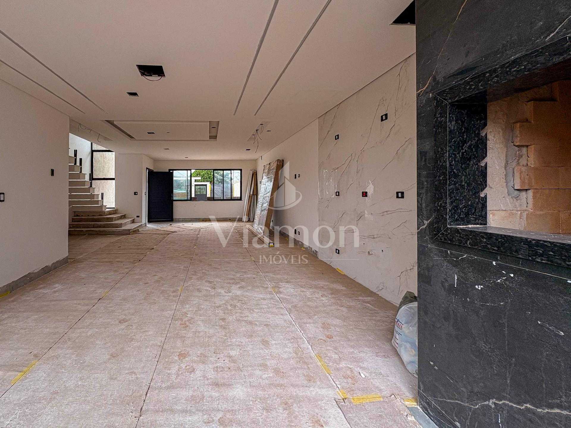 Sobrado Alto Padrão com Piscina à Venda, Bairro Eucaliptos, Fa...