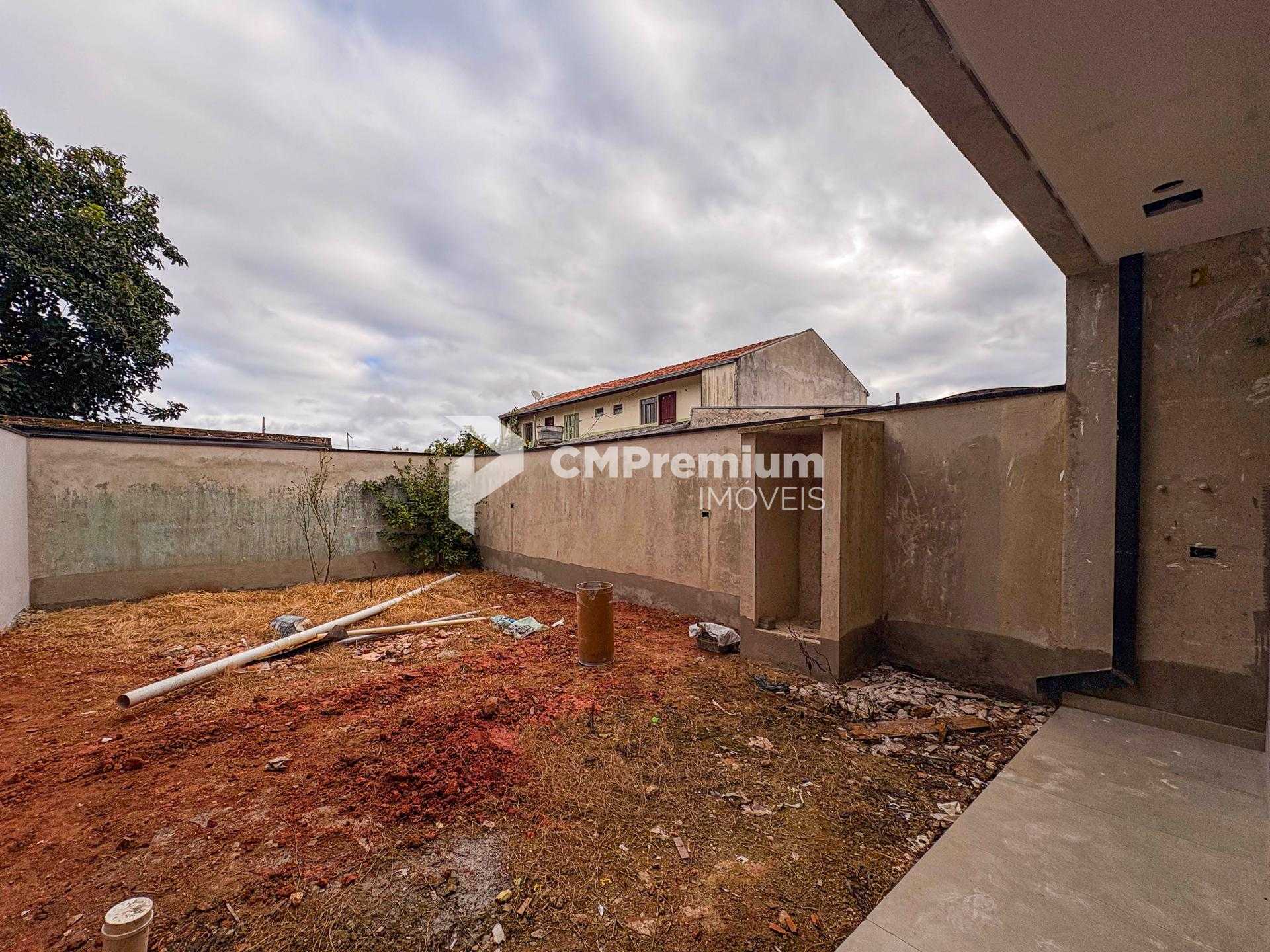 Sobrado Alto Padrão com Piscina à Venda, Bairro Eucaliptos, Fa...