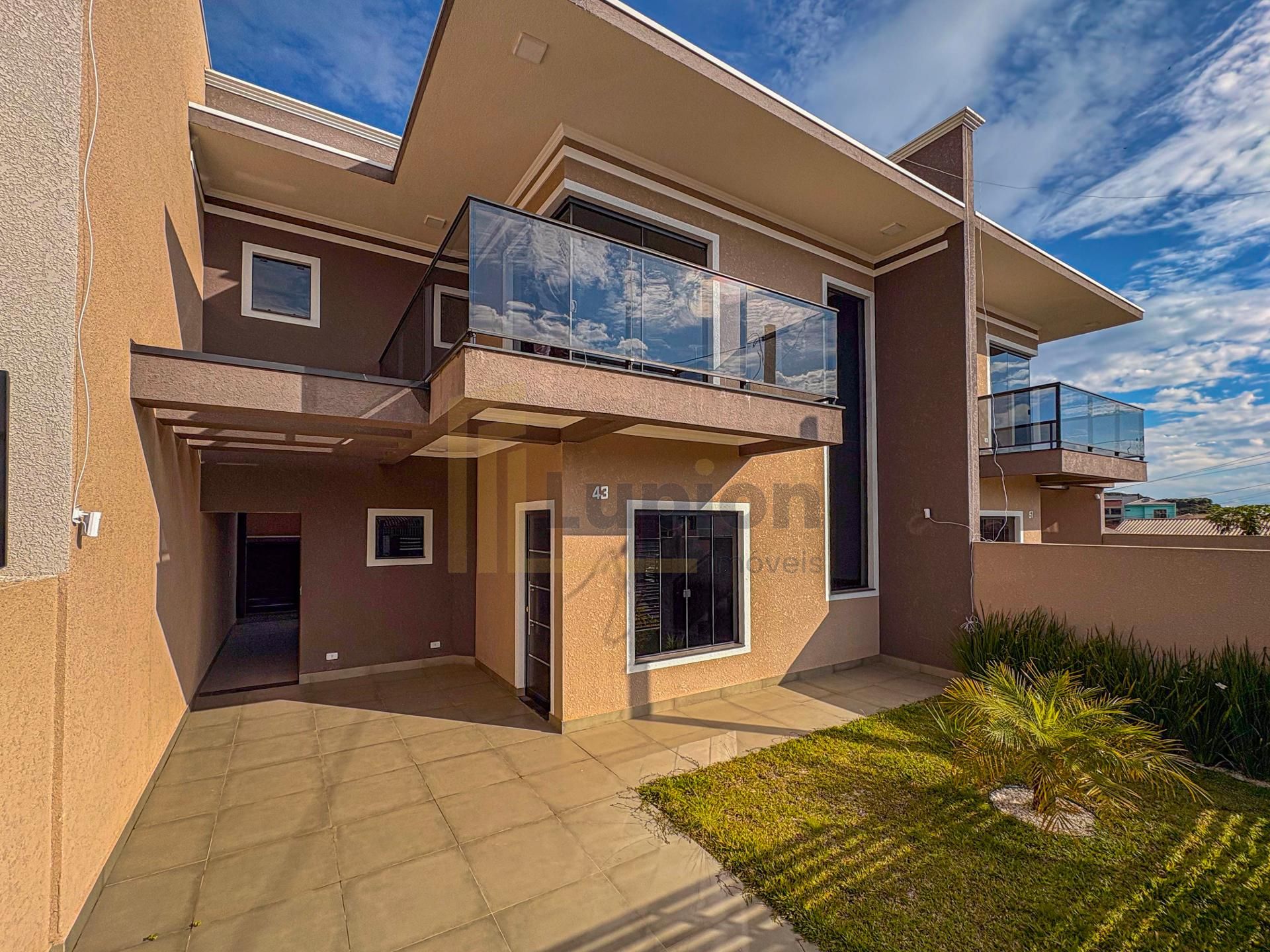 Sobrado à Venda no Bairro Santa Terezinha, Fazenda Rio Grande