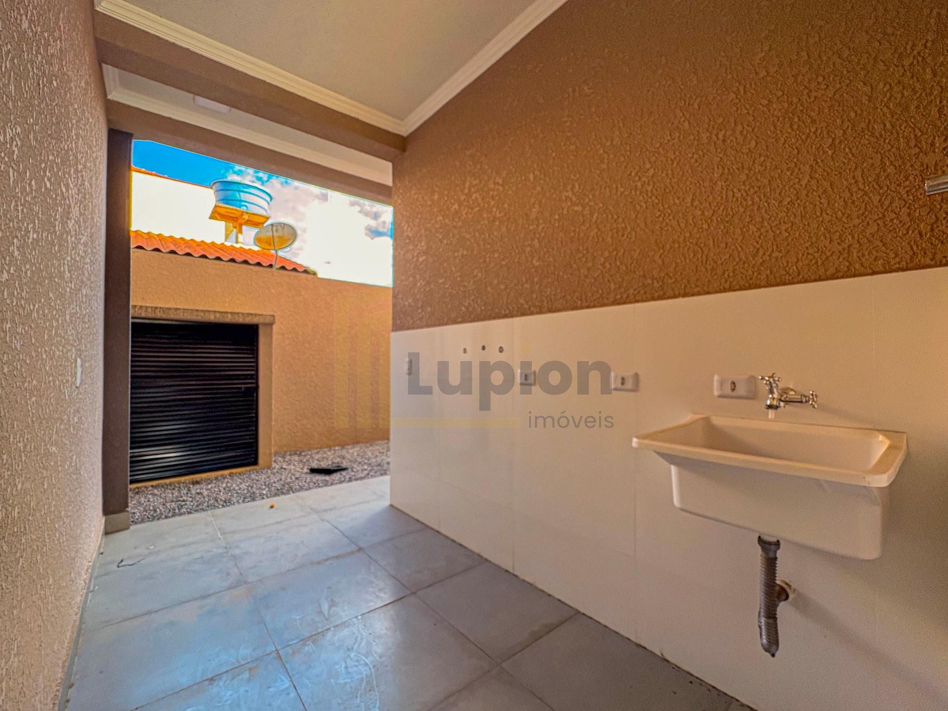 Sobrado à Venda no Bairro Santa Terezinha, Fazenda Rio Grande