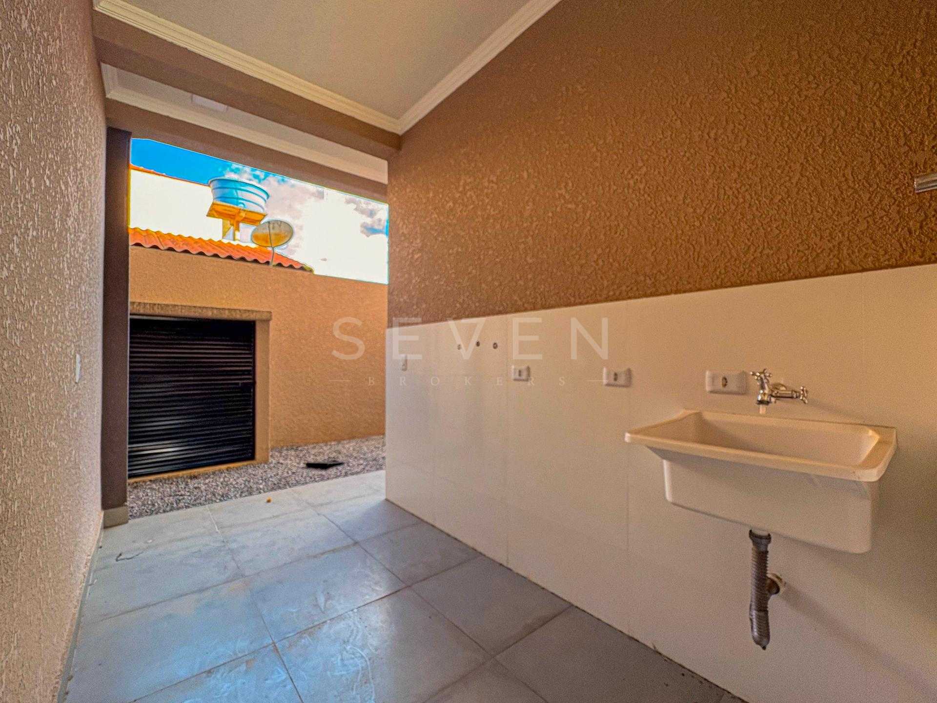 Sobrado à Venda no Bairro Santa Terezinha, Fazenda Rio Grande